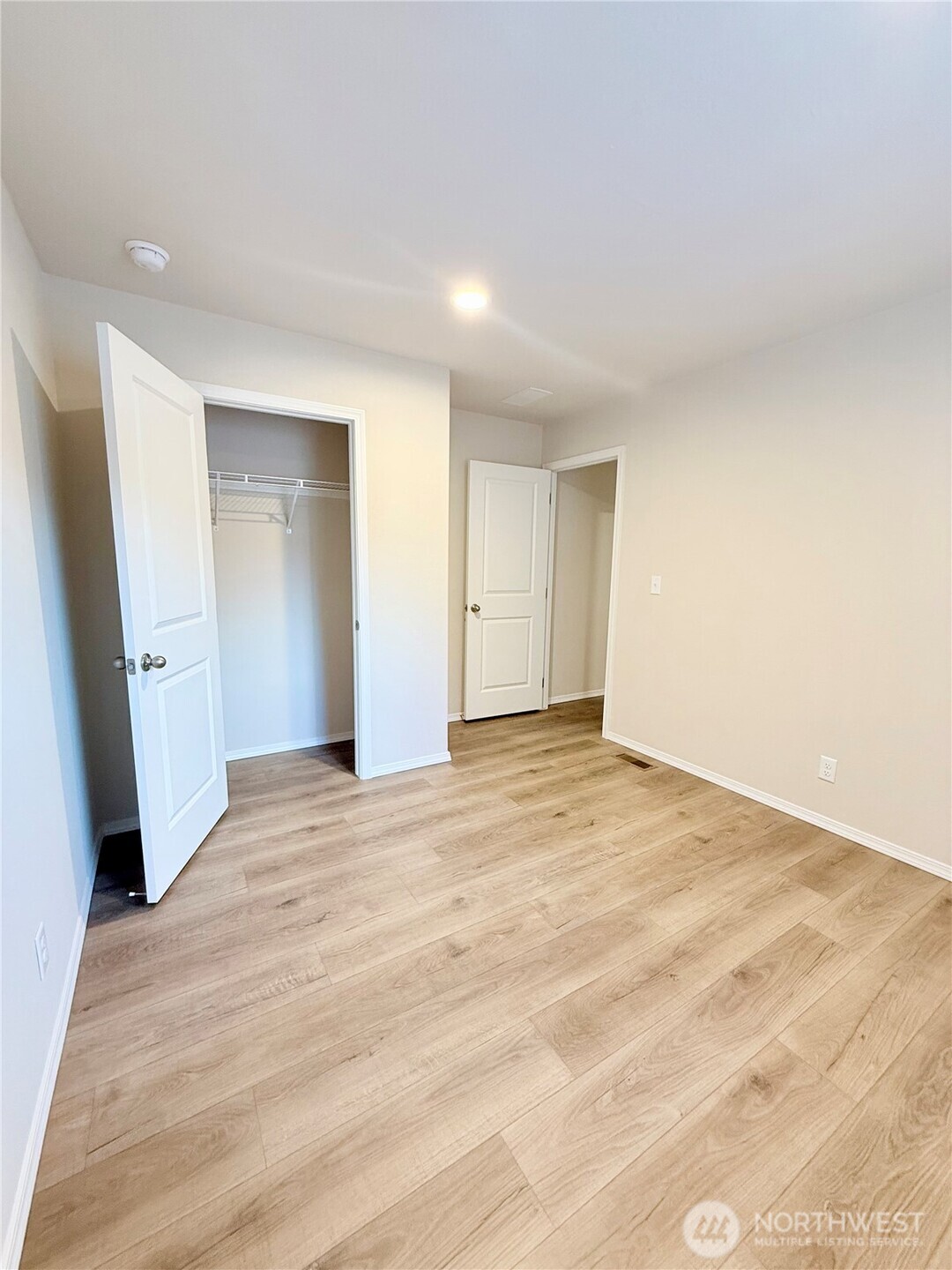 2322 Tacoma Road East, Unit 11 Puyallup, WA 98371 - Photo 7 of 15 a view of an empty room