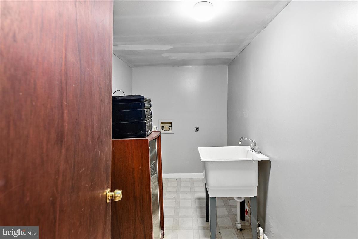 31388 Melson Road Delmar, MD 21875 - Photo 14 of 38 Utility Room