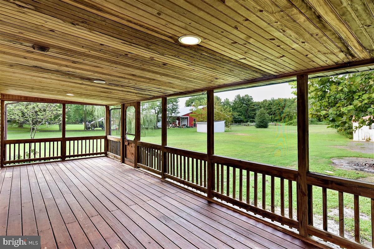 31388 Melson Road Delmar, MD 21875 - Photo 33 of 38 Back enclosed porch