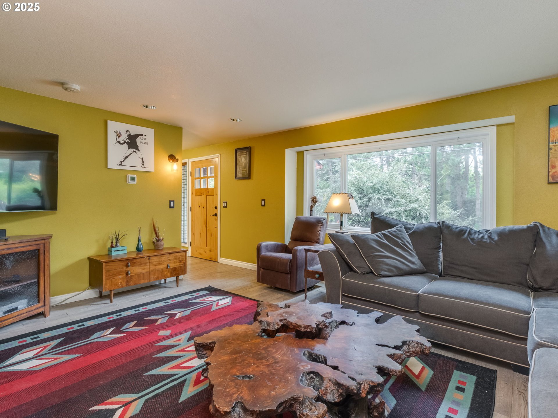 3106 Southwest Huber Street Portland, OR 97219 - Photo 11 of 45 Living Room