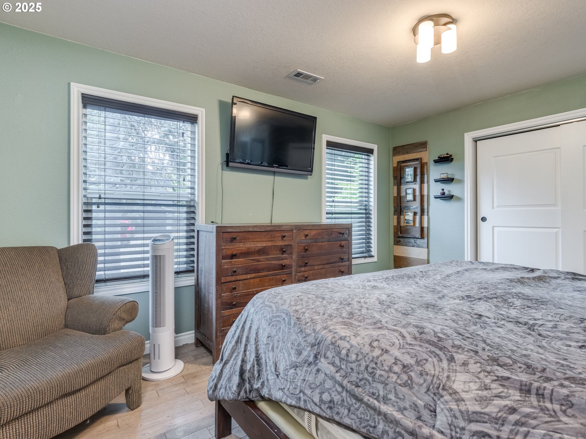 3106 Southwest Huber Street Portland, OR 97219 - Photo 25 of 45 Primary Bedroom