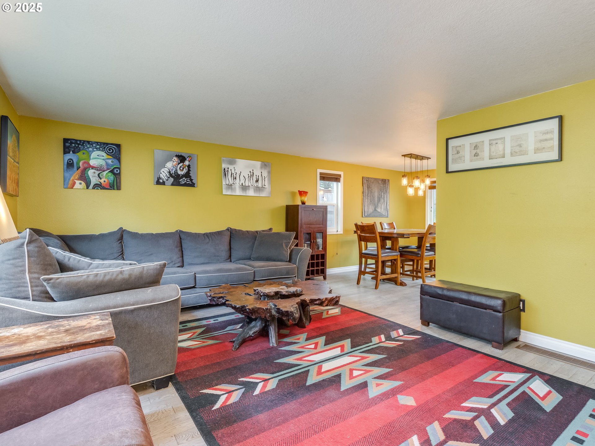 3106 Southwest Huber Street Portland, OR 97219 - Photo 9 of 45 Living Room