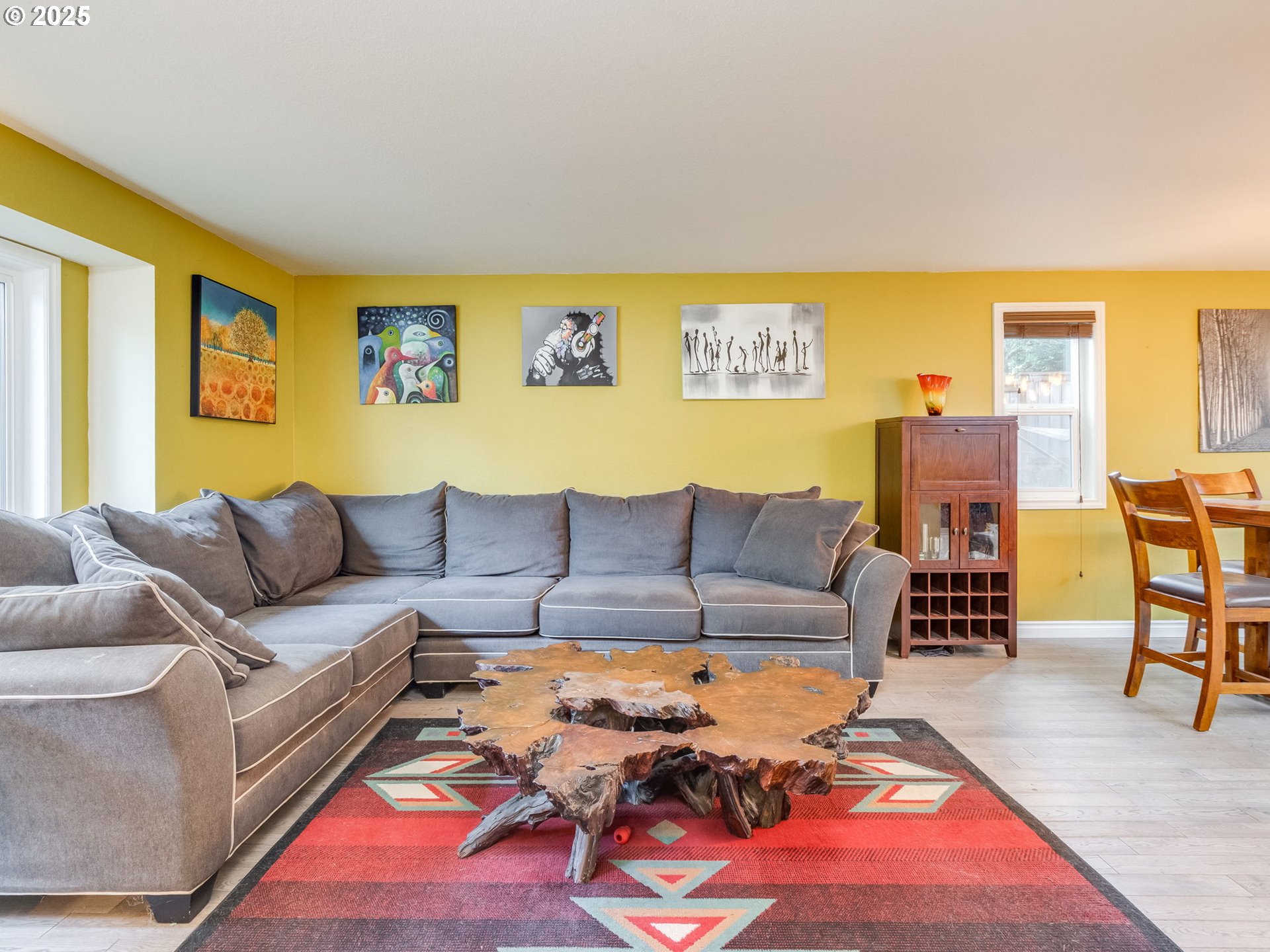 3106 Southwest Huber Street Portland, OR 97219 - Photo 10 of 45 Living Room