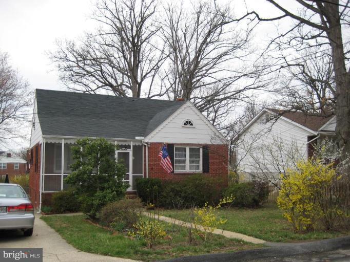 8120 Hillendale Road Parkville, MD 21234 - Photo 15 of 16 a front view of a house with garden