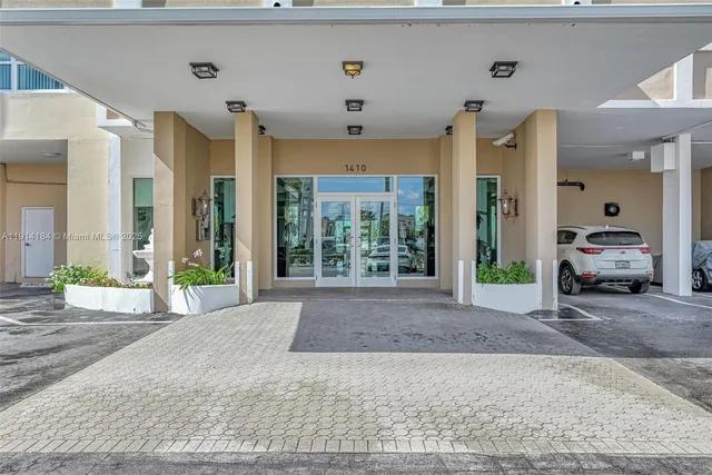 $300,000 | 1410 South Ocean Drive, Unit 1603, Hollywood, FL 33019