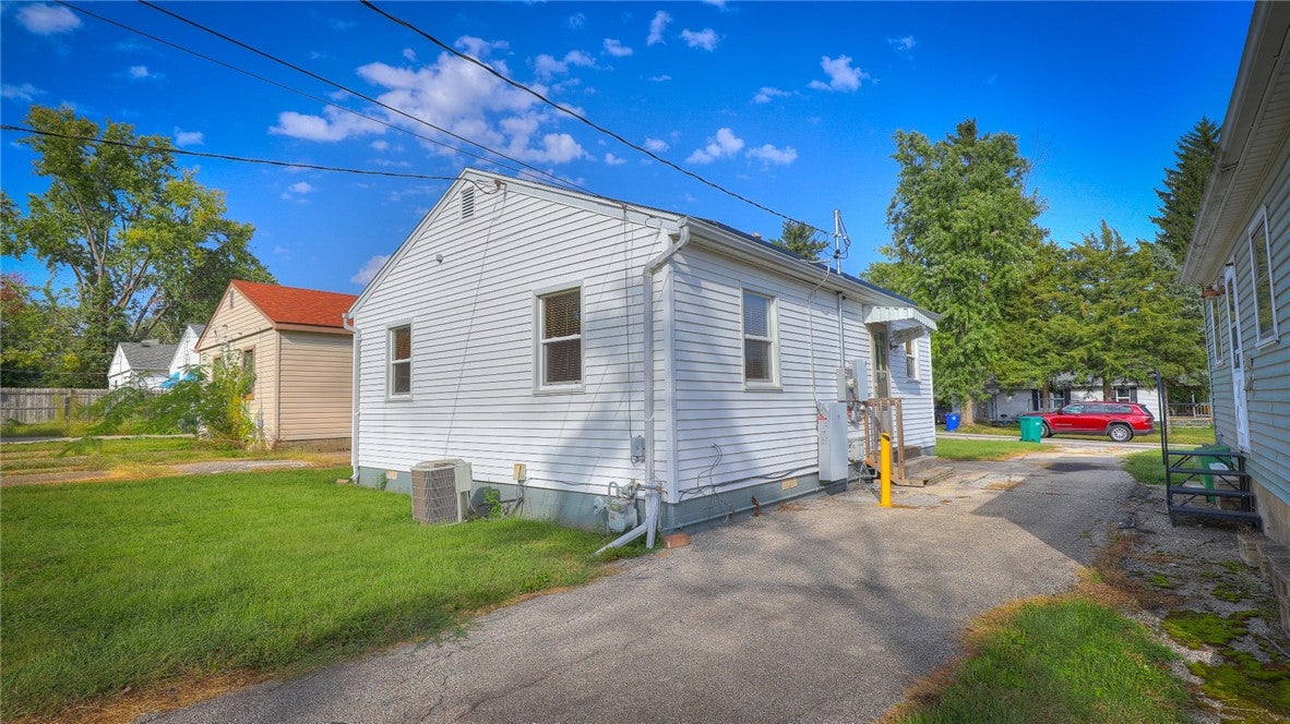 1007 North Woodlawn Avenue Decatur, IL 62522 - Photo 4 of 22 Gallery Image 4