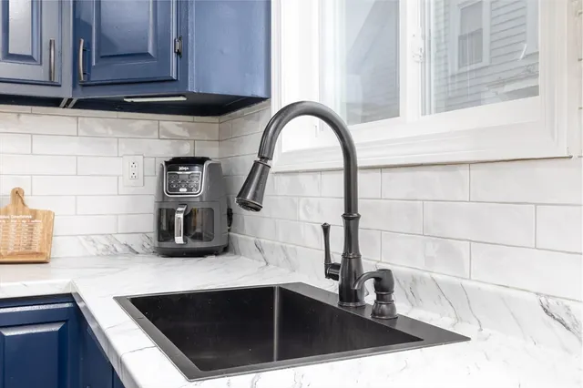 a close view of sink and tap