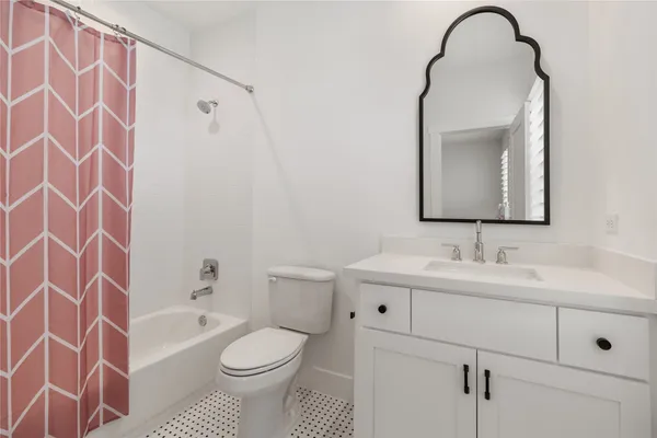 $4,200 | 802 Aurora Street, Houston, TX 77009