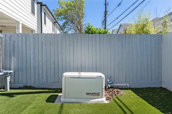 $4,200 | 802 Aurora Street, Houston, TX 77009