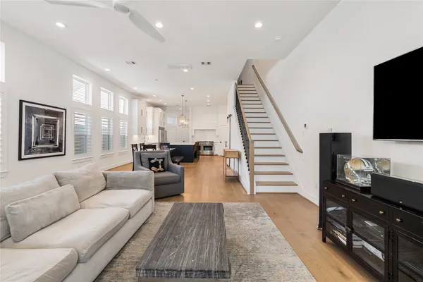 $4,200 | 802 Aurora Street, Houston, TX 77009