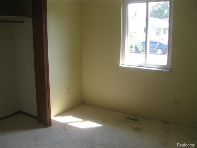 29409 Kelly Road Roseville, MI 48066 - Photo 3 of 7 bed 1