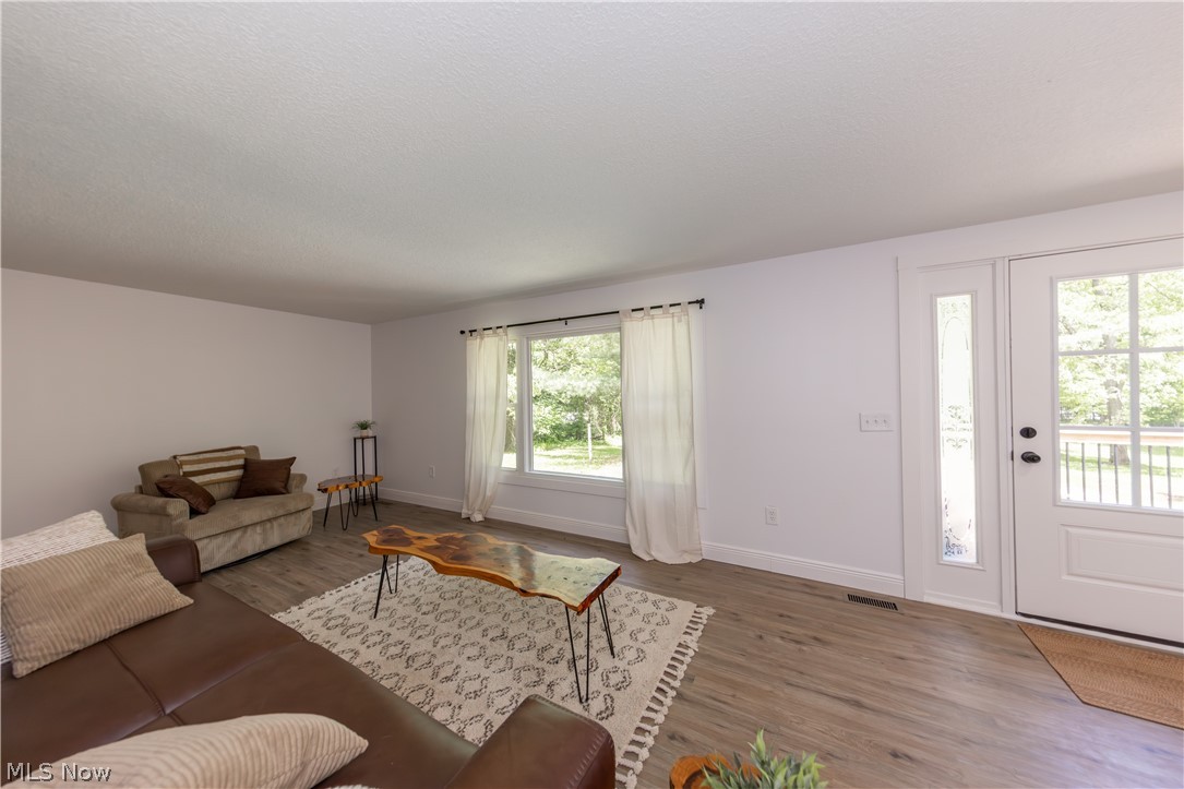 12133 Snow Road Burton, OH 44021 - Photo 5 of 46