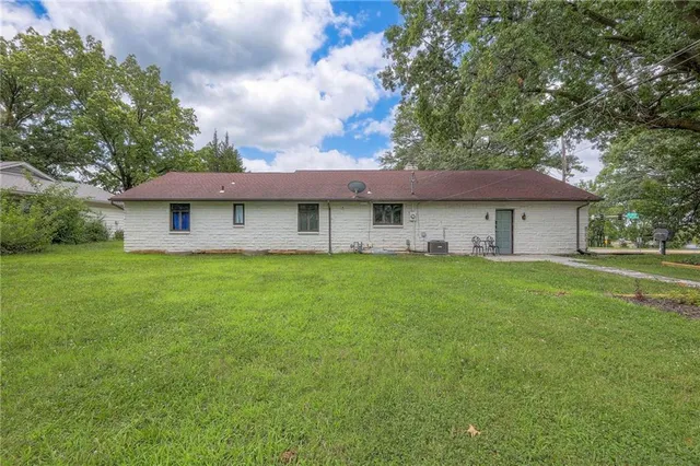 $235,000 | 7146 Parallel Parkway, Kansas City, KS 66109