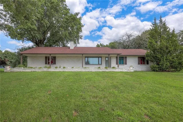 $235,000 | 7146 Parallel Parkway, Kansas City, KS 66109