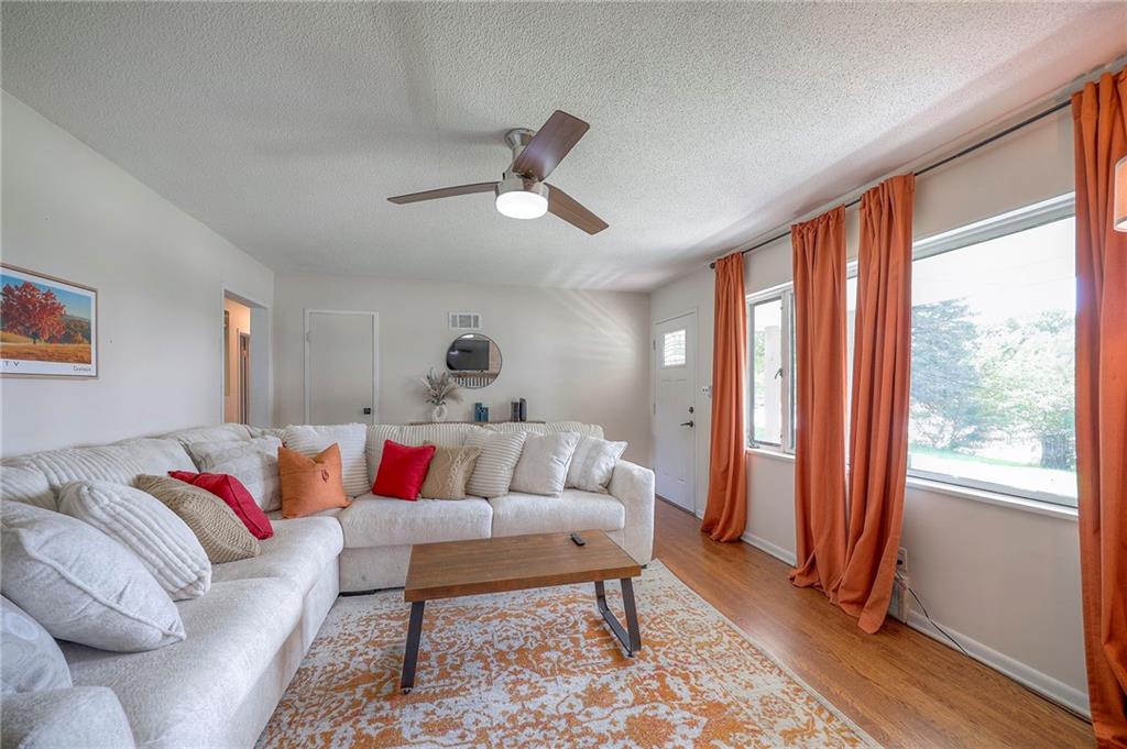 7146 Parallel Parkway Kansas City, KS 66109 - Photo 6 of 21