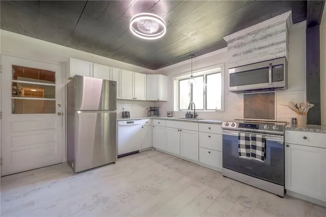 $235,000 | 7146 Parallel Parkway, Kansas City, KS 66109