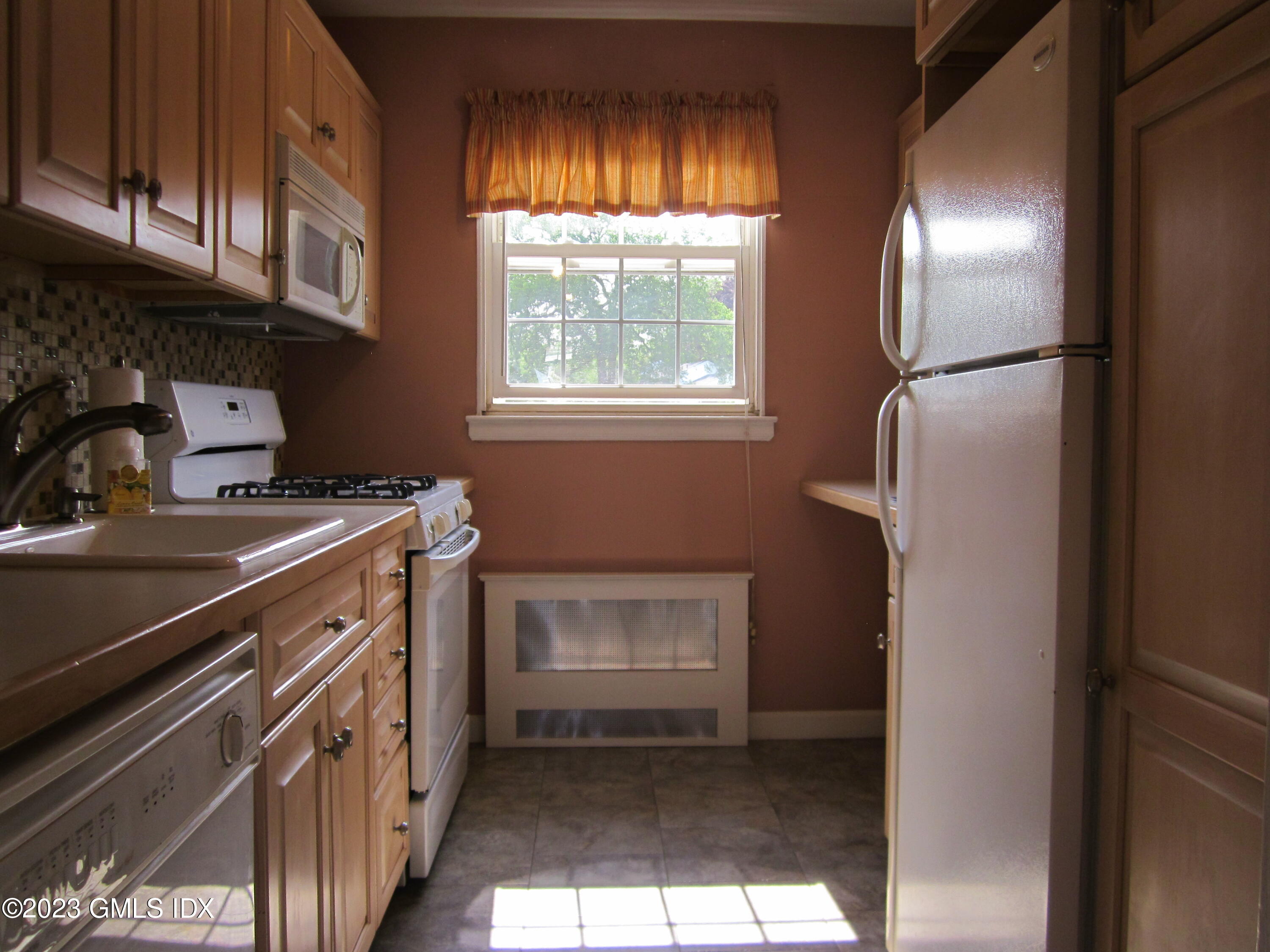 68 Putnam Park, Unit 68 Greenwich, CT 06830 - Photo 10 of 31 a kitchen with a refrigerator and a sink