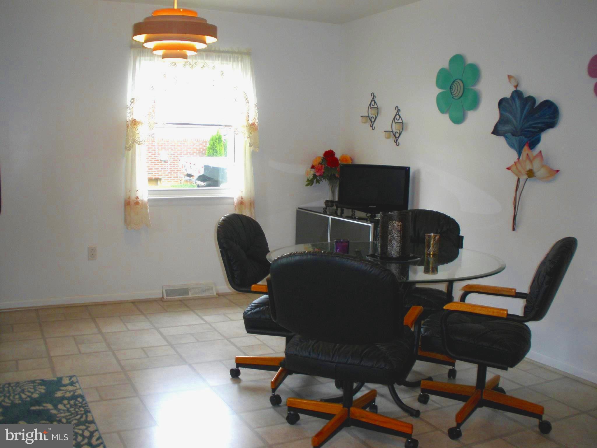 420 Earls Road Baltimore, MD 21220 - Photo 9 of 29 Eat In Kitchen for Family & Friends