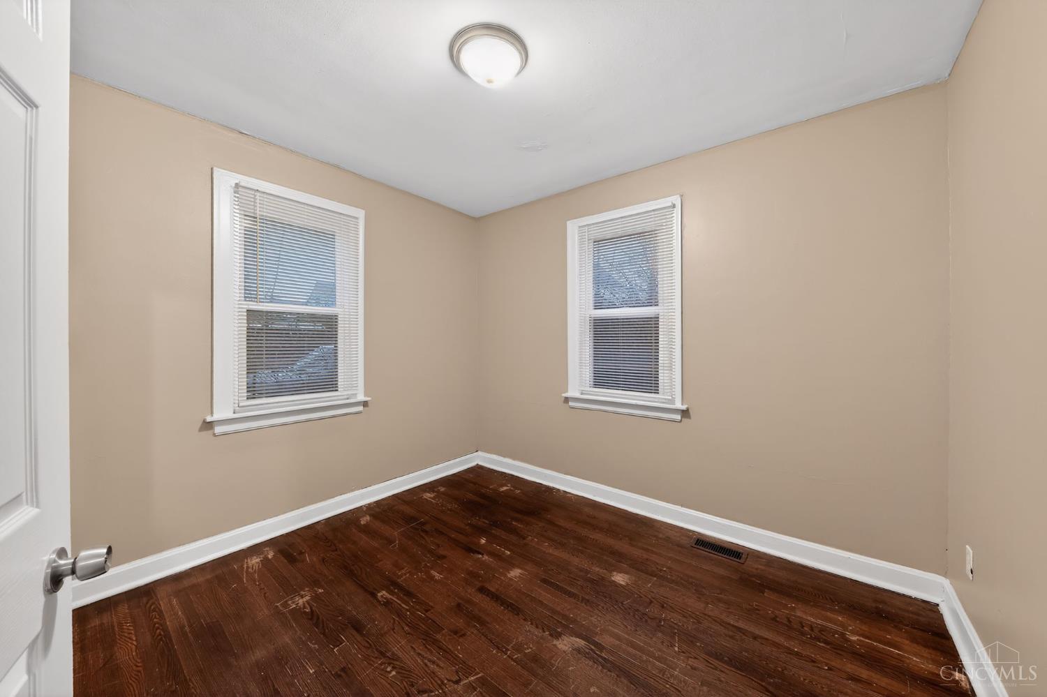 1166 Groesbeck Road Cincinnati, OH 45224 - Photo 10 of 33