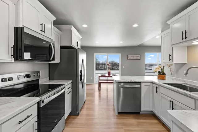 $369,900 | 553 Horton Terrace, Hortonville, WI 54944