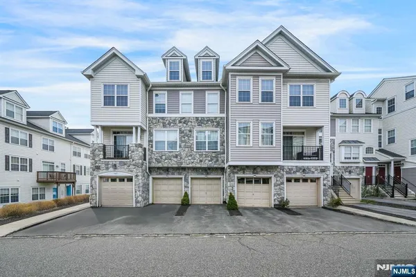 $469,900 | 175 George Russell Way, Clifton, NJ 07013