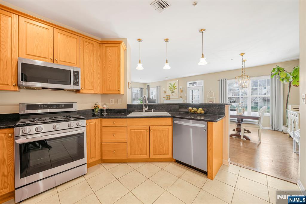 175 George Russell Way Clifton, NJ 07013 - Photo 11 of 20