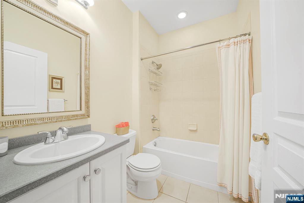 175 George Russell Way Clifton, NJ 07013 - Photo 12 of 20