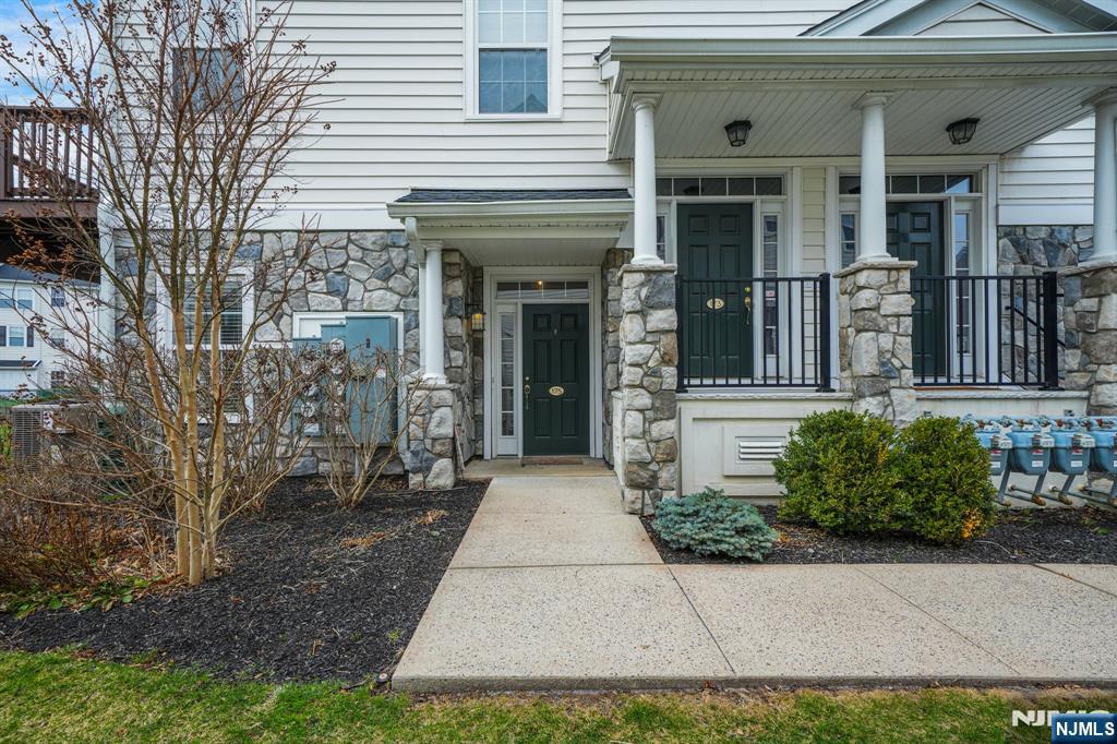 175 George Russell Way Clifton, NJ 07013 - Photo 2 of 20