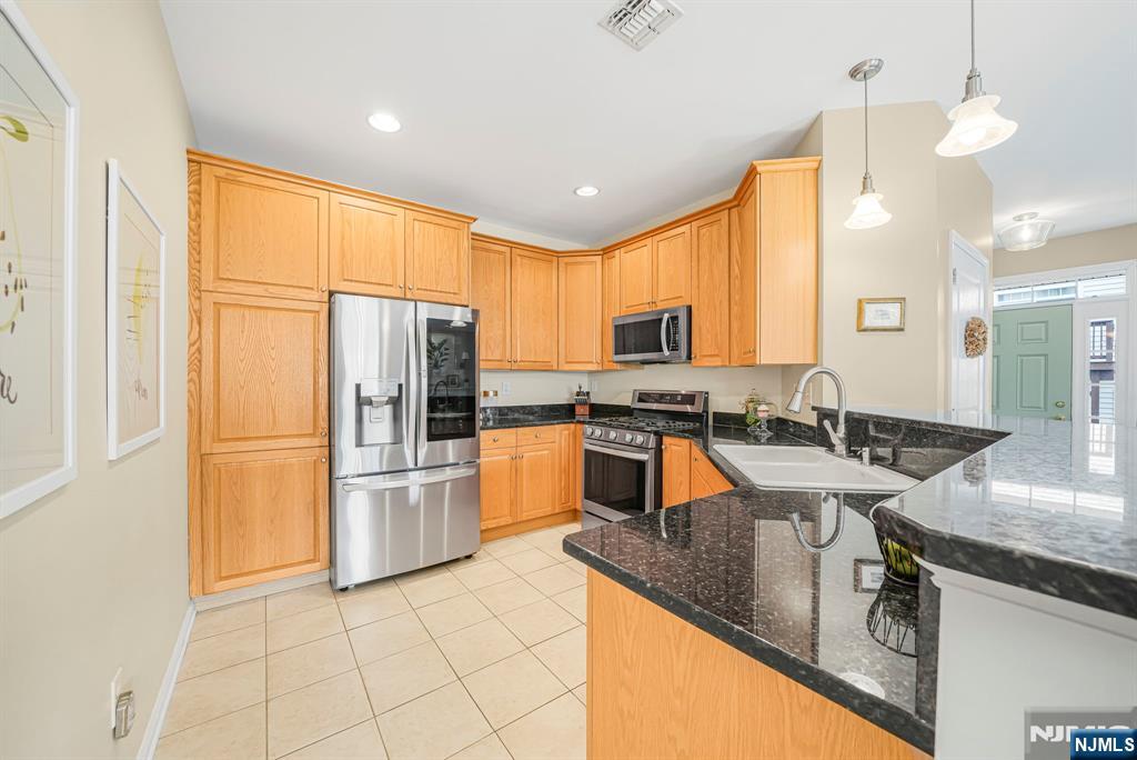 175 George Russell Way Clifton, NJ 07013 - Photo 10 of 20