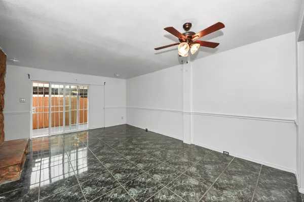 a view of a livingroom with a ceiling fan