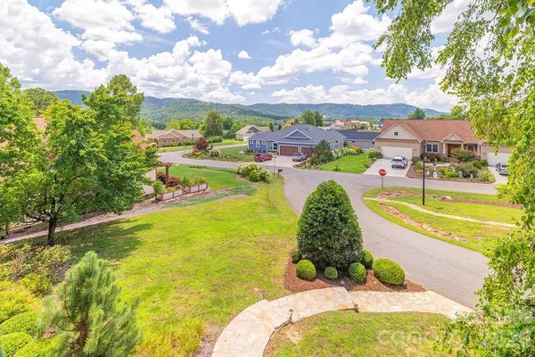 $1,299,000 | 3 Gale Kelly Court, Weaverville, NC 28787
