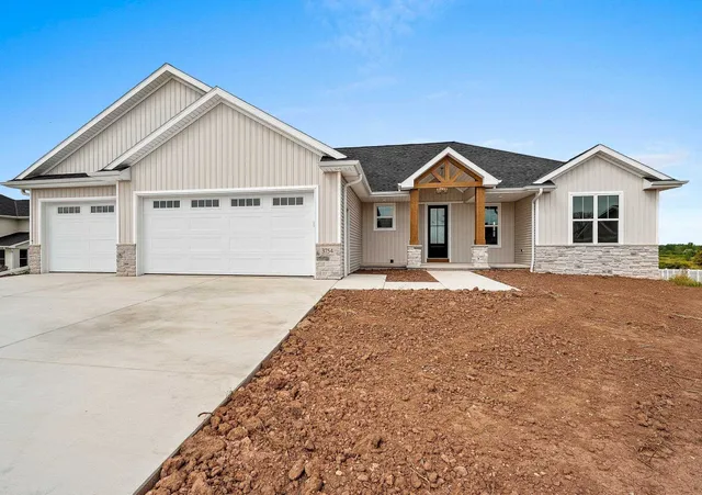 $709,900 | 3754 Lyla May Court, De Pere, WI 54115