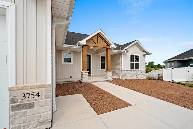 $709,900 | 3754 Lyla May Court, De Pere, WI 54115
