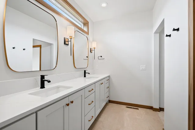 $709,900 | 3754 Lyla May Court, De Pere, WI 54115