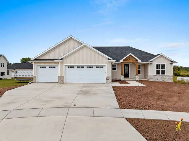 $709,900 | 3754 Lyla May Court, De Pere, WI 54115