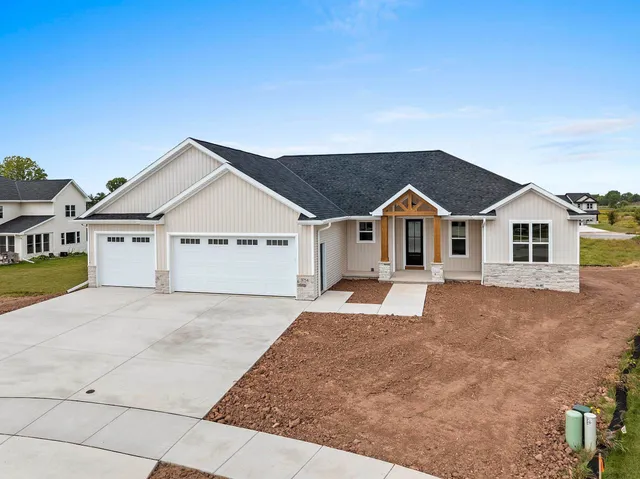 $709,900 | 3754 Lyla May Court, De Pere, WI 54115