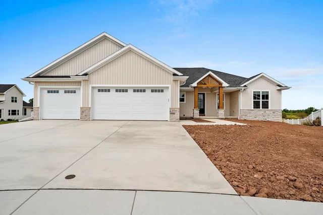 $709,900 | 3754 Lyla May Court, De Pere, WI 54115