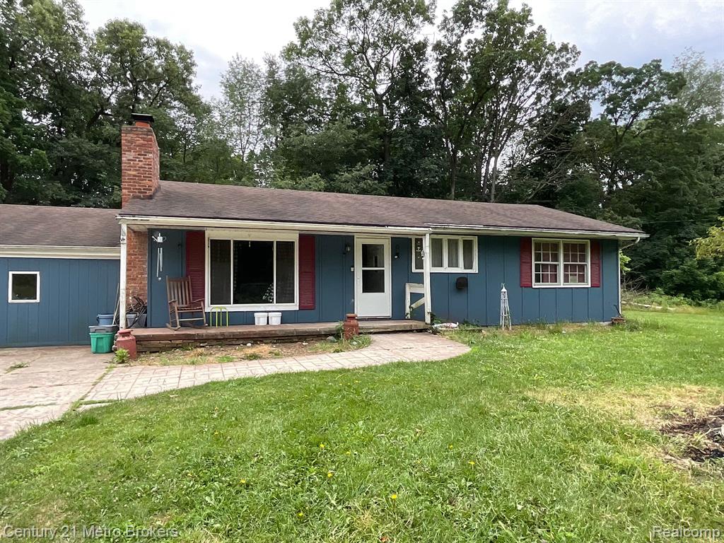 1496 North Hacker Road Howell, MI 48843 - Photo 1 of 25