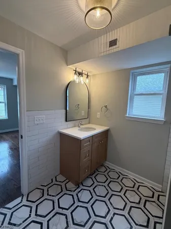 $2,995 | 142 Littleton Avenue, Newark, NJ 07103