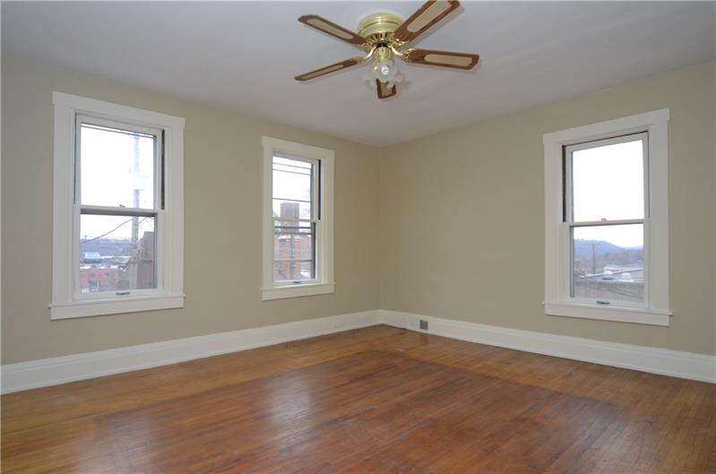 220 Jefferson Street Rochester, PA 15074 - Photo 8 of 15