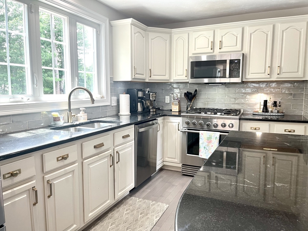 35 Brunelle Drive Rutland, MA 01543 - Photo 9 of 39