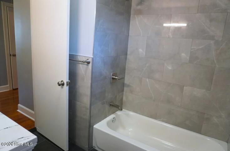 500 Crestview Avenue Southwest Wilson, NC 27893 - Photo 6 of 8 bathroom tub