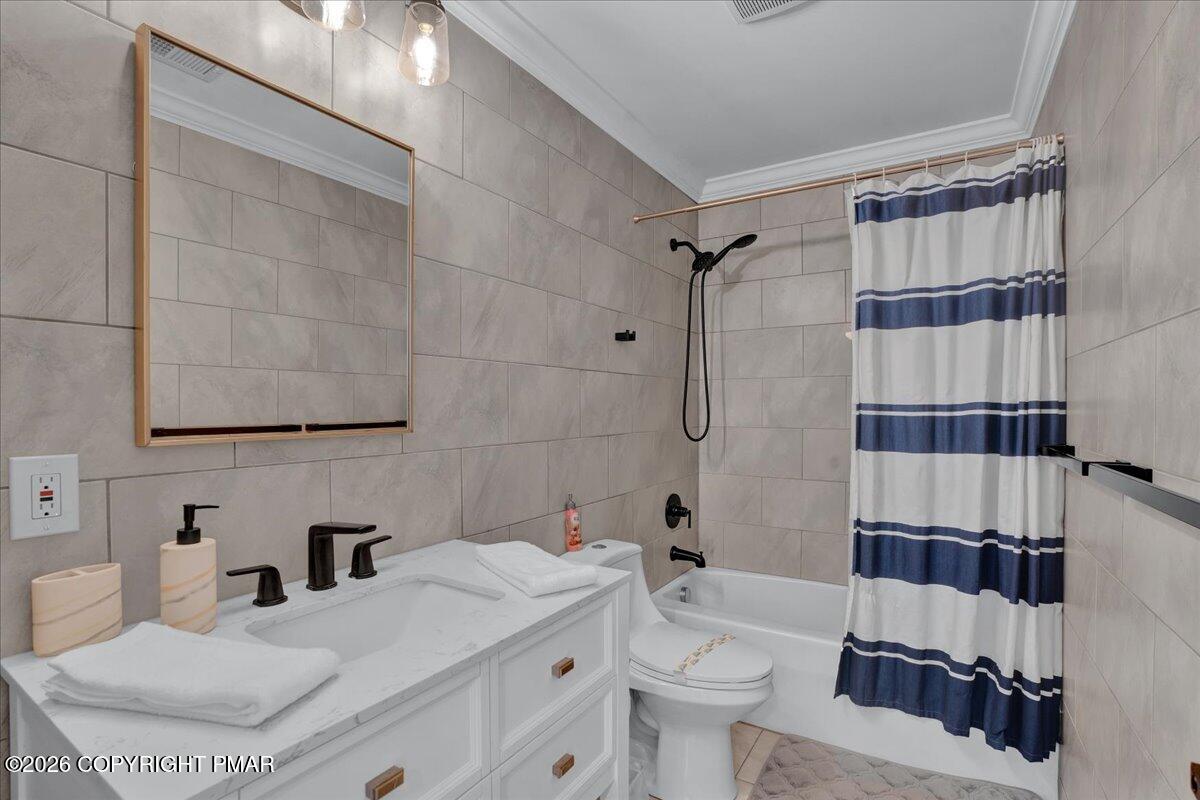 3223 Willow Grove Road Pocono Summit, PA 18346 - Photo 27 of 34 Full Bath