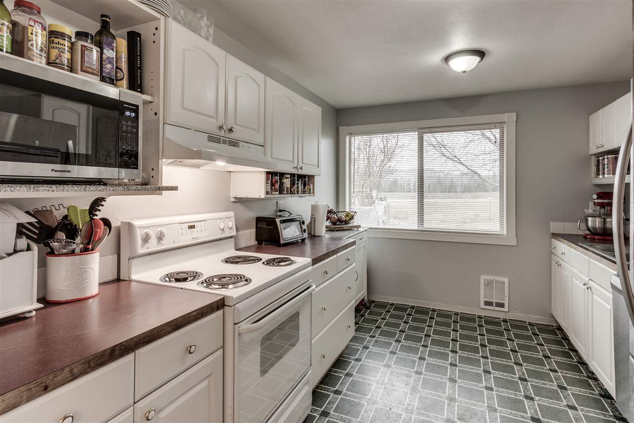 4847 Whittier Road Clayton, WA 99110 - Photo 8 of 19