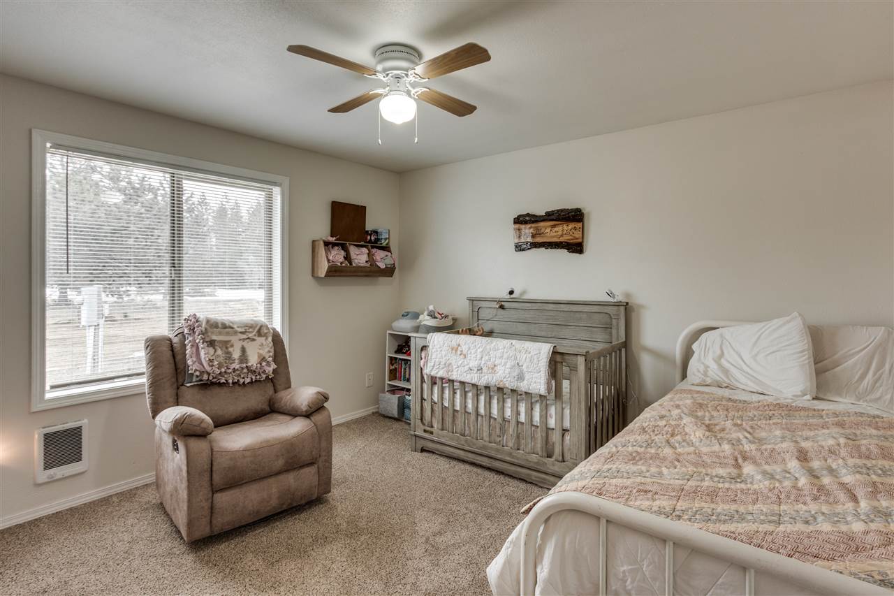 4847 Whittier Road Clayton, WA 99110 - Photo 10 of 19