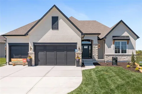 $754,907 | 9069 Shady Bend Road, Lenexa, KS 66227