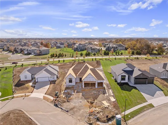 $754,907 | 9069 Shady Bend Road, Lenexa, KS 66227