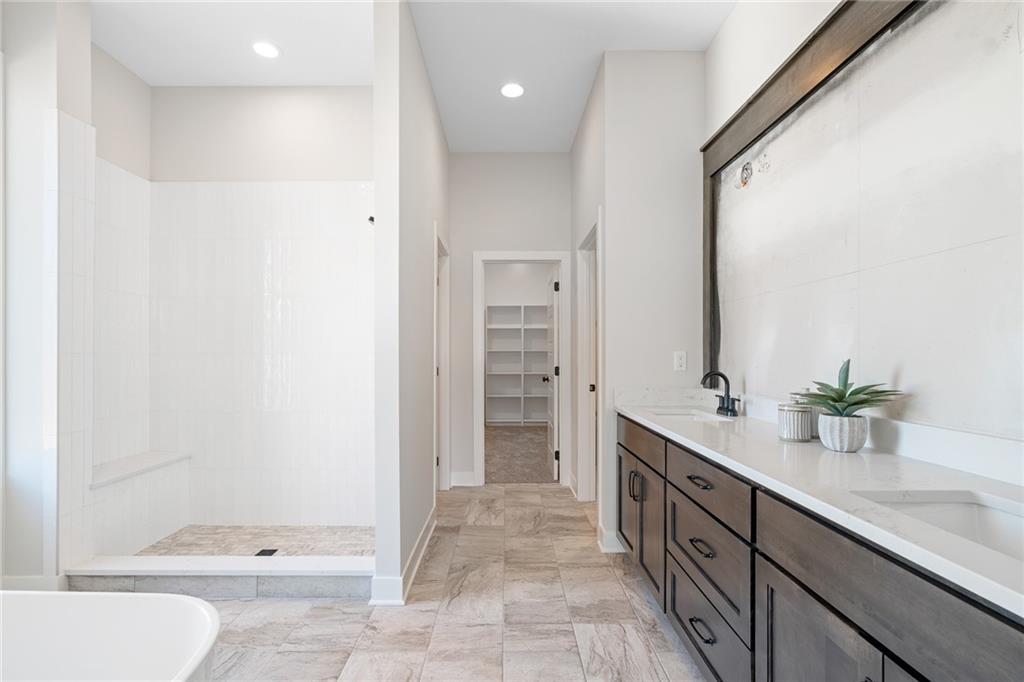 9069 Shady Bend Road Lenexa, KS 66227 - Photo 36 of 54