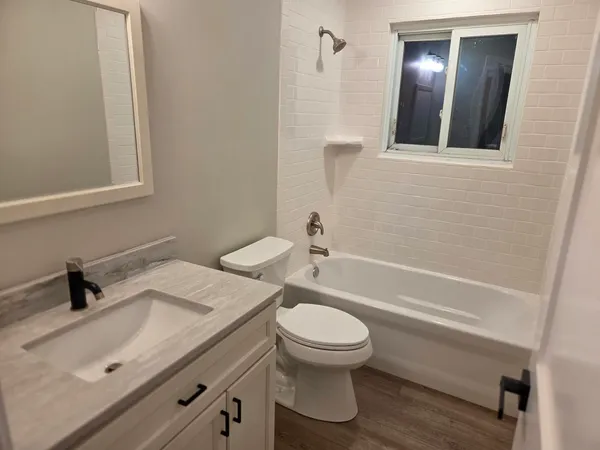 $439,500 | 1390 Glen Hill Drive, Glendale Heights, IL 60139