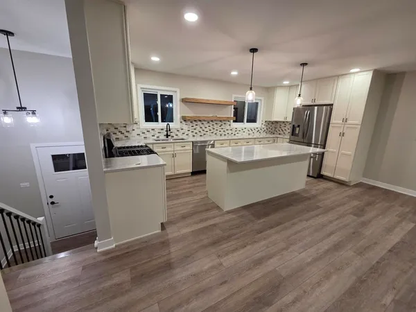 $439,500 | 1390 Glen Hill Drive, Glendale Heights, IL 60139